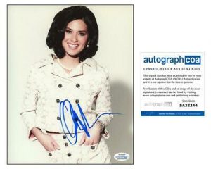OLIVIA MUNN “I DON’T KNOW HOW SHE DOES IT” AUTOGRAPH SIGNED 8×10 PHOTO ACOA  COLLECTIBLE MEMORABILIA