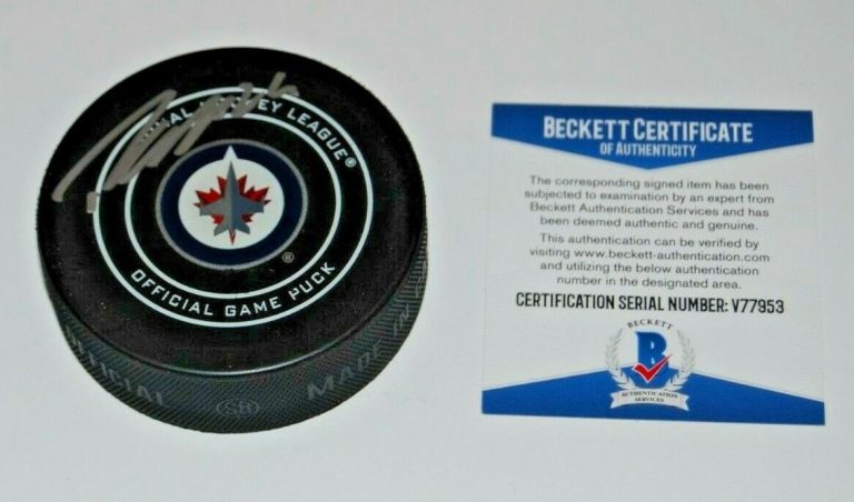 PATRICK LAINE SIGNED (WINNIPEG JETS) OFFICIAL GAME HOCKEY PUCK BECKETT BAS  COLLECTIBLE MEMORABILIA