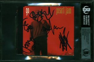 PEARL JAM (5) VEDDER, AMENT, GOSSARD MCCREADY +1 SIGNED CD COVER BAS SLABBED COLLECTIBLE MEMORABILIA