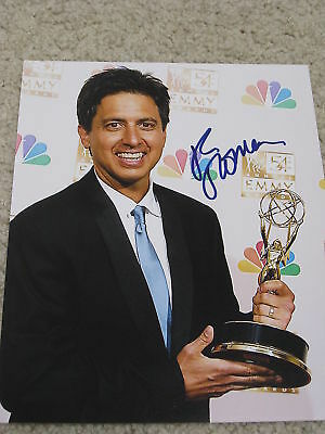 RAY ROMANO SIGNED AUTOGRAPH 8x10 GOLDEN GLOBE ICE AGE | Autographia