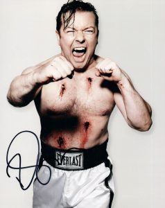 RICKY GERVAIS SIGNED AUTOGRAPHED 8×10 PHOTO THE OFFICE SHIRTLESS COA VD COLLECTIBLE MEMORABILIA