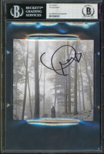 TAYLOR SWIFT AUTHENTIC SIGNED FOLKLORE CD INSERT W/ DISK AUTOGRAPHED BAS SLABBED COLLECTIBLE MEMORABILIA