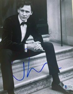 TOM HIDDLESTON SIGNED AUTOGRAPHED 8×10 PHOTO AVENGERS THOR BECKETT COA COLLECTIBLE MEMORABILIA