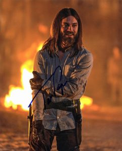 TOM PAYNE THE WALKING DEAD AUTHENTIC SIGNED 8×10 PHOTO AUTOGRAPHED BAS #E85247 COLLECTIBLE MEMORABILIA