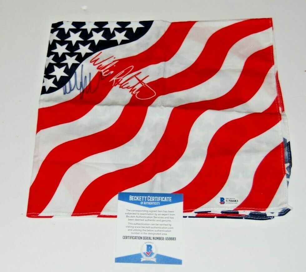 WILLIE ROBERTSON signed (DUCK DYNASTY) USA Americana bandana BECKETT BAS Collectible Memorabilia