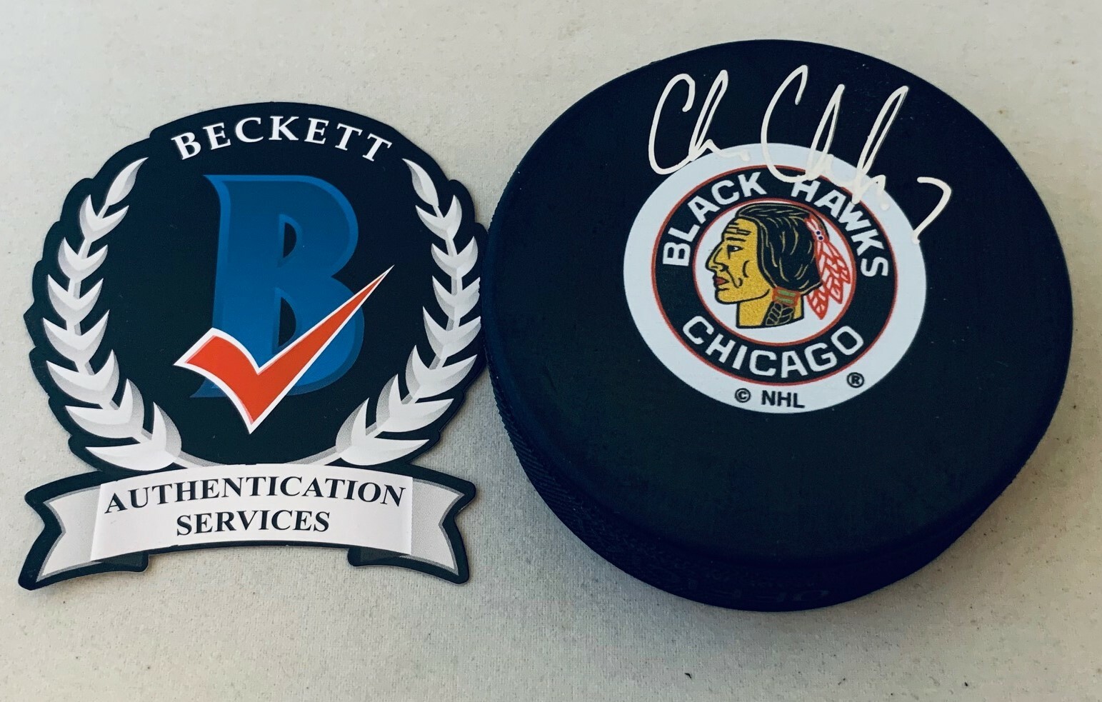 Chris Chelios signed Chicago Blackhawks Original Six Logo Puck Beckett Witnessed