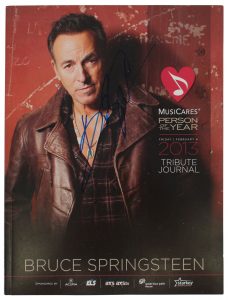 BRUCE SPRINGSTEEN SIGNED 2013 MUSICARES PERSON OF THE YEAR TRIBUTE BAS #AA03503 COLLECTIBLE MEMORABILIA
