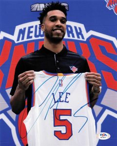 COURTNEY LEE SIGNED 8×10 PHOTO PSA/DNA NEW YORK KNICKS AUTOGRAPHED COLLECTIBLE MEMORABILIA