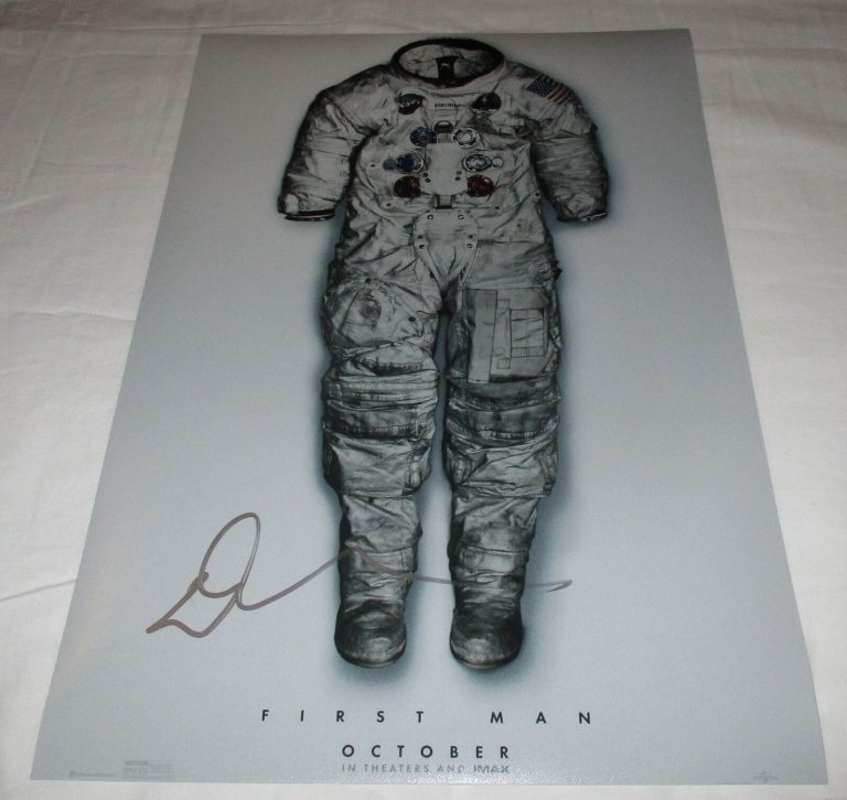 DAMIEN CHAZELLE SIGNED FIRST MAN 12X18 MOVIE POSTER 2 COLLECTIBLE MEMORABILIA