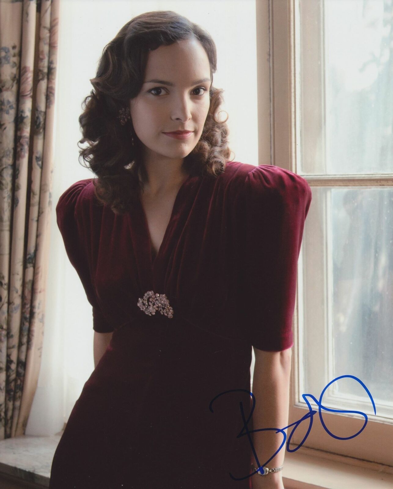 JODI BALFOUR SIGNED BOMB GIRLS 8X10 PHOTO | Autographia