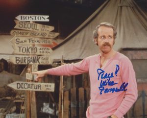 MIKE FARRELL SIGNED M*A*S*H 8X10 PHOTO 9 COLLECTIBLE MEMORABILIA