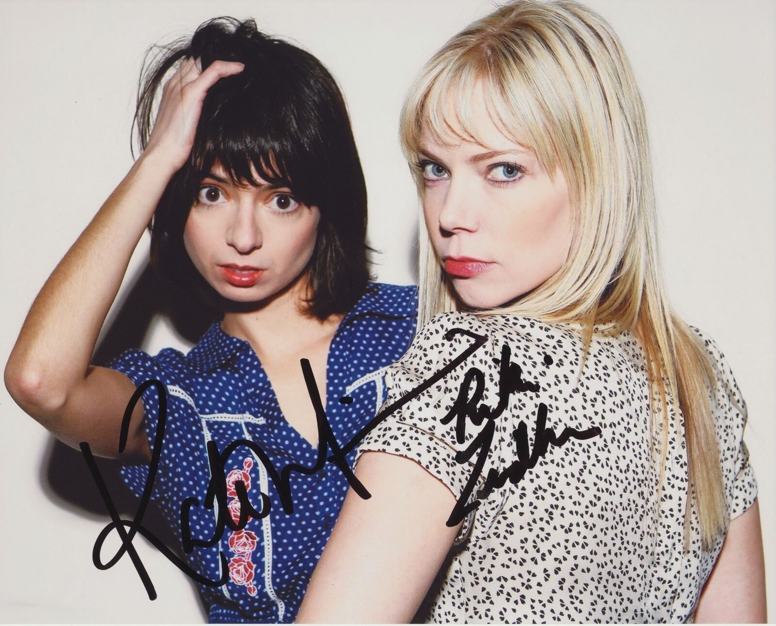 Riki Lindhome And Kate Micucci Signed Garfunkel And Oates 8x10 Photo