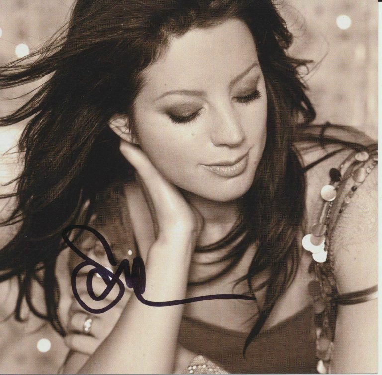 SARAH MCLACHLAN SIGNED LIVE ACOUSTIC CD COVER COLLECTIBLE MEMORABILIA