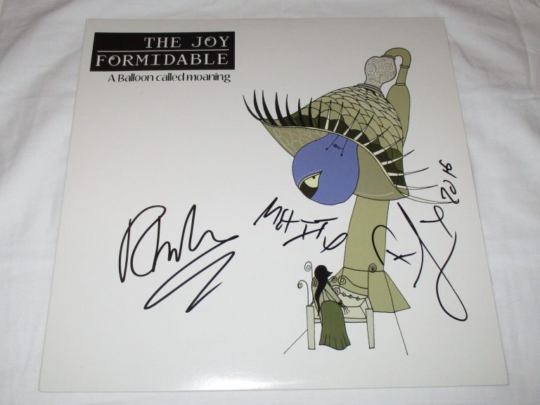 THE JOY FORMIDABLE SIGNED A BALLOON CALLED MOANING VINYL RECORD COLLECTIBLE MEMORABILIA