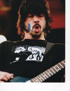 DAVE GROHL BLACK SHIRT FOO FIGHTERS SIGNED 8X10 COLLECTIBLE MEMORABILIA
