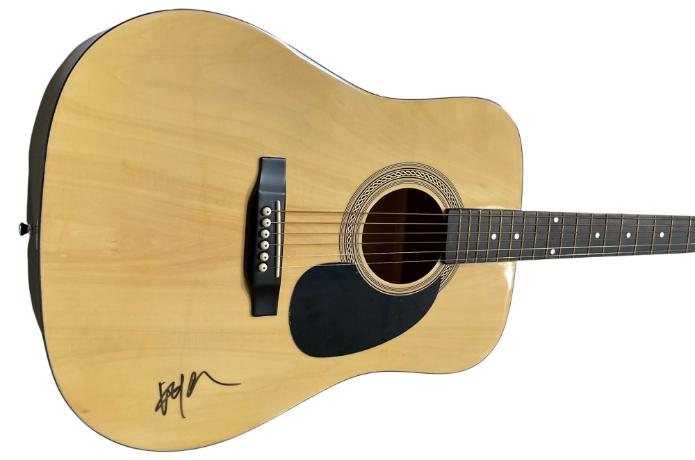 WILLIE NELSON SIGNED FULL SIZE ACOUSTIC GUITAR AUTHENTIC AUTOGRAPH PSA COA