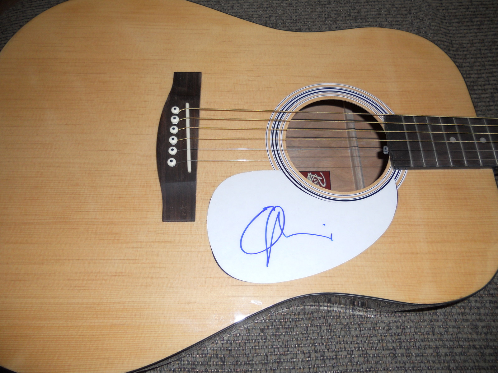 Emmylou Harris IP Signed Autographed Acoustic Guitar PSA Guarantee