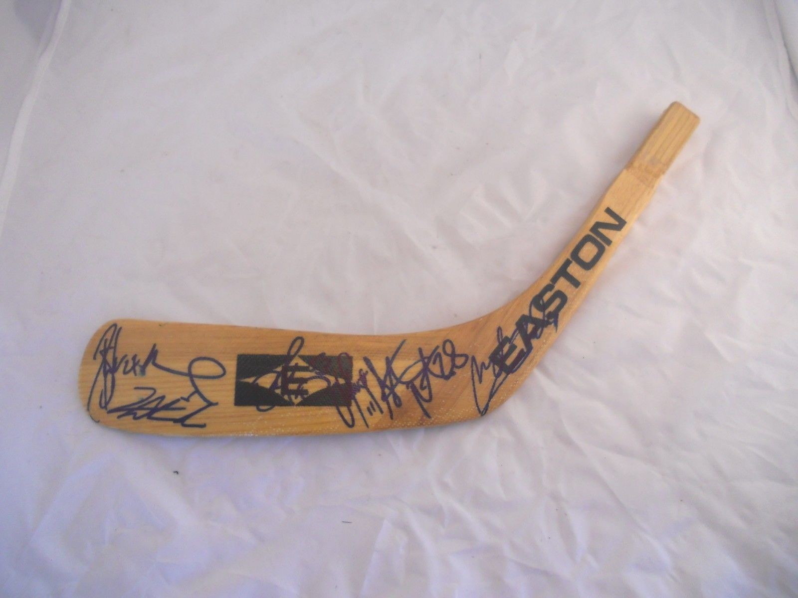 Colorado Avalanche 2002-03 Team Signed Hockey Stick Joe Sakin +10 PSA Guaranteed
