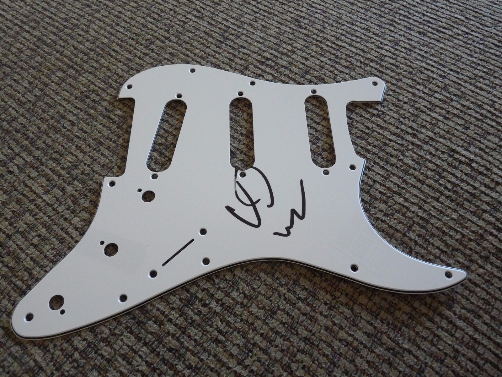 VERDINE WHITE EARTH WIND FIRE SIGNED AUTOGRAPH GUITAR PICKGUARD PSA GUARANTEE 2 COLLECTIBLE MEMORABILIA