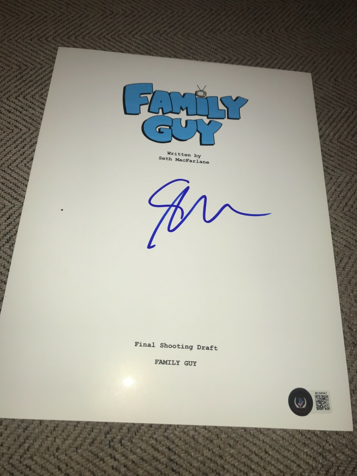 SETH MACFARLANE SIGNED AUTOGRAPH SCRIPT TELEVISION FAMILY GUY BECKETT BAS AUTO E