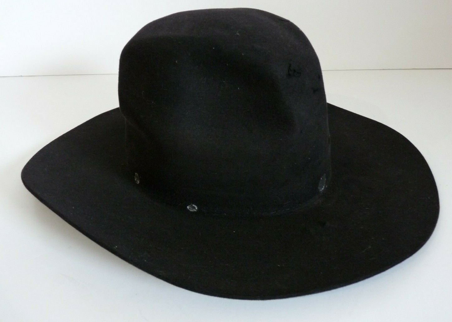 SLASH OWNED & WORN CUSTOM MADE GUNS & ROSES BLACK FEDORA HAT JULIEN’S COLLECTIBLE MEMORABILIA