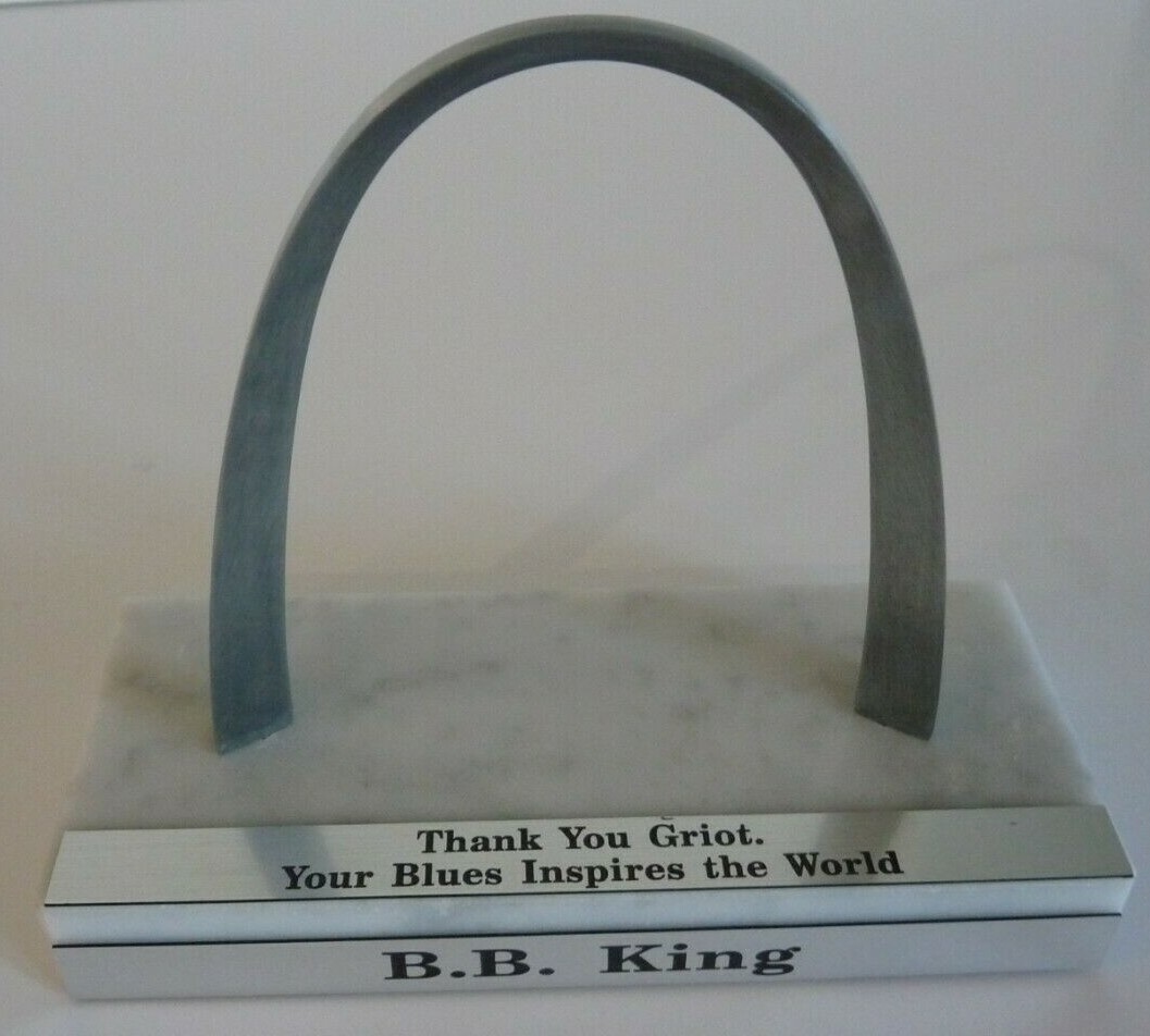 BB King OWNED St Louis Arch Griot Award JULIEN'S Estate Auction