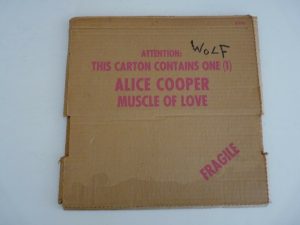 ALICE COOPER MUSCLE OF LOVE BS-2748 VINYL LP RECORD ALBUM ORIGINAL PRESSING COLLECTIBLE MEMORABILIA