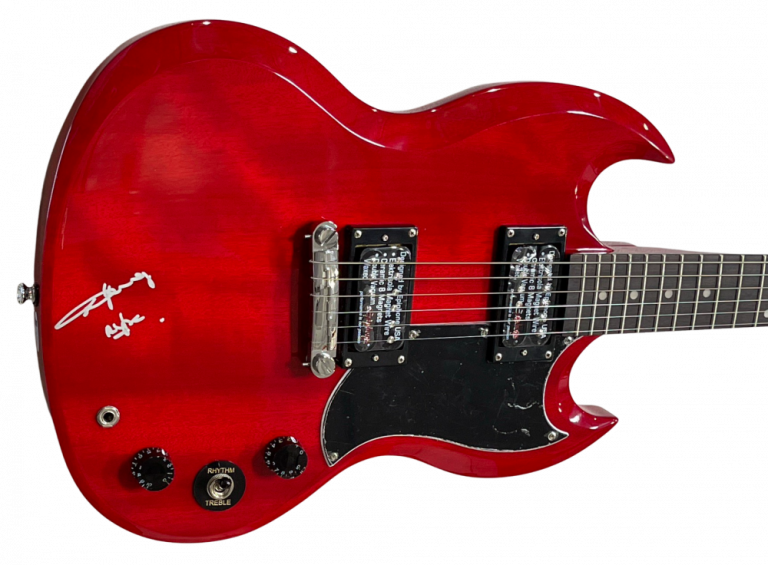 ANGUS YOUNG ACDC SIGNED FULL SIZE ELETRIC GUITAR SG EPIPHONE CHERRY PROOF BAS J COLLECTIBLE MEMORABILIA