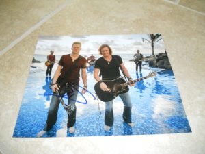 FLORIDA GEORGIA LINE BRIAN SIGNED AUTOGRAPH 8×10 COLOR PHOTO PSA GUARANTEE #1 COLLECTIBLE MEMORABILIA