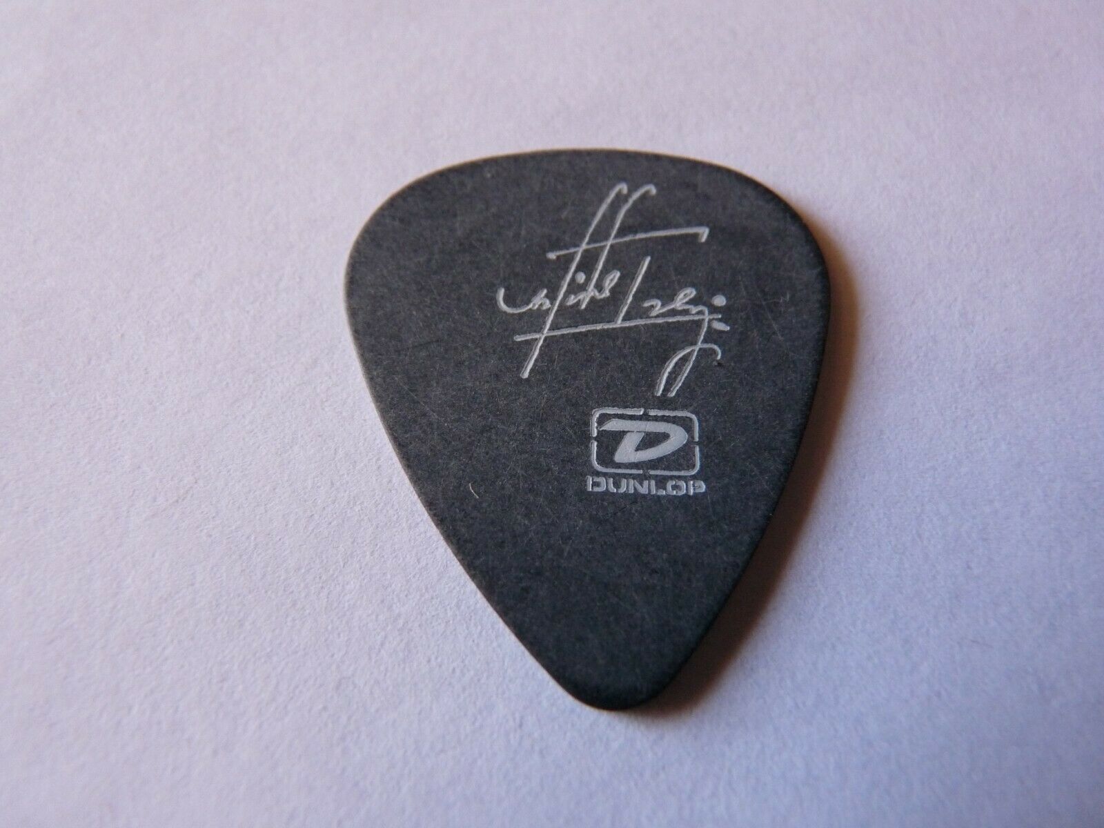 HEART OF ALICE IN CHAINS HEART VINTAGE CONCERT TOUR ISSUED GUITAR PICK COLLECTIBLE MEMORABILIA