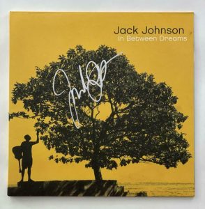 JACK JOHNSON SIGNED AUTOGRAPH ALBUM VINYL RECORD * IN BETWEEN DREAMS RARE W/ JSA COLLECTIBLE MEMORABILIA