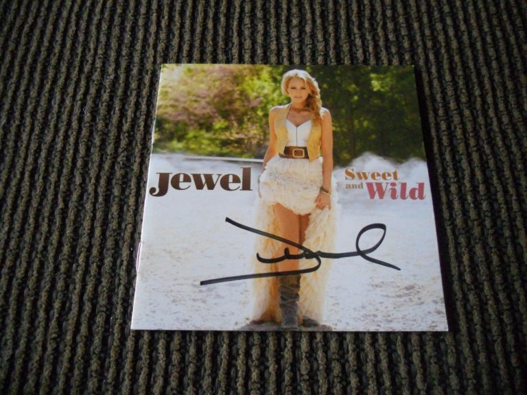 JEWEL SEXY AUTOGRAPHED SIGNED SWEET & WILD CD BOOK PSA GUARANTEED COLLECTIBLE MEMORABILIA
