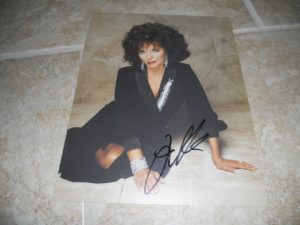 JOAN COLLINS SEXY SIGNED AUTOGRAPHED 7.25″X9.25″ BOOK PHOTO #7 PSA GUARANTEED COLLECTIBLE MEMORABILIA