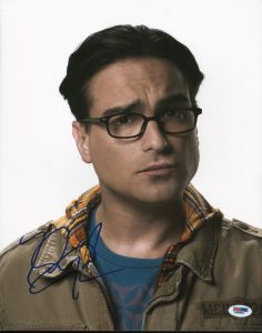 JOHNNY GALECKI THE BIG BANG THEORY AUTHENTIC SIGNED 11×14 PHOTO PSA/DNA #L68888 COLLECTIBLE MEMORABILIA
