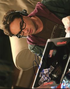 JOHNNY GALECKI THE BIG BANG THEORY AUTHENTIC SIGNED 11×14 PHOTO PSA/DNA #U59287 COLLECTIBLE MEMORABILIA