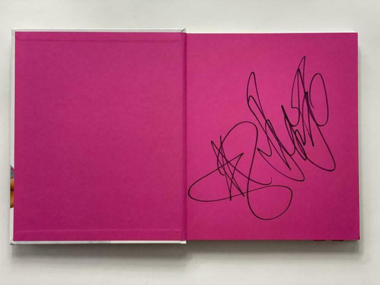 JOJO SIWA SIGNED AUTOGRAPH "GUIDE TO THE SWEET LIFE" BOOK - DANCE MOMS