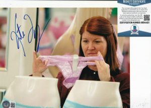 KATE FLANNERY SIGNED (THE OFFICE) MEREDITH 8X10 PHOTO BECKETT BAS BB34423 COLLECTIBLE MEMORABILIA