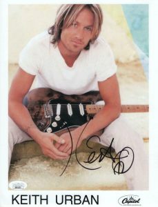KEITH URBAN SIGNED AUTOGRAPH 8X10 PHOTO – COUNTRY MUSIC STAR, GOLDEN ROAD W/ JSA COLLECTIBLE MEMORABILIA