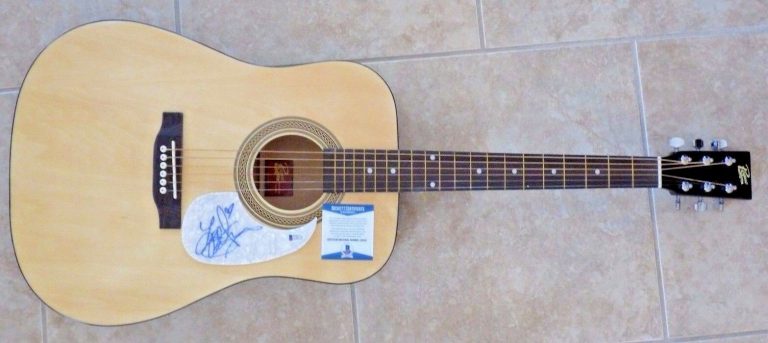 LEANN RIMES SEXY SIGNED AUTOGRAPHED ACOUSTIC GUITAR BAS CERTIFIED COLLECTIBLE MEMORABILIA