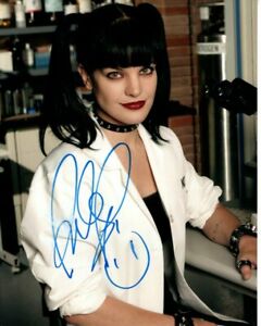 PAULEY PERRETTE Signed Autographed NCIS ABBY SCIUTO Photo | Autographia