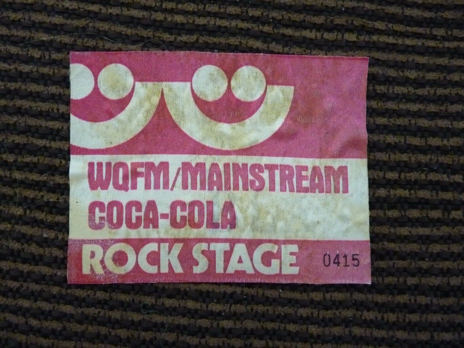 ROBIN TROWER 1985 WQFM MAINSTREAM COCA-COLA ROCK STAGE BACKSTAGE PASS STICKER COLLECTIBLE MEMORABILIA