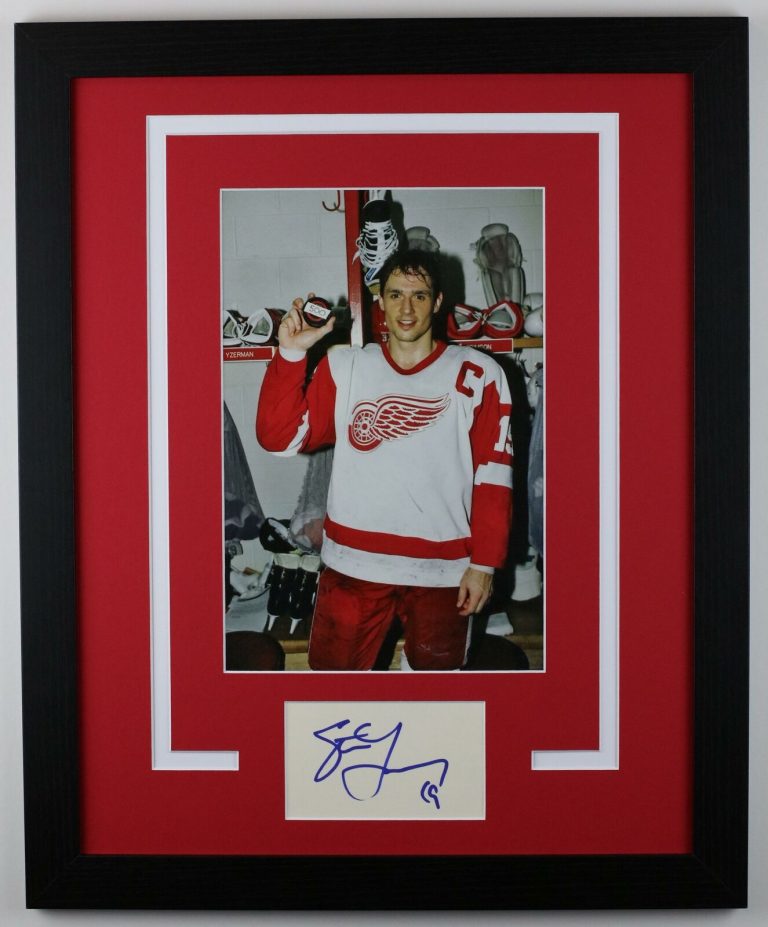 STEVE YZERMAN “DETROIT RED WINGS” AUTOGRAPH SIGNED FRAMED 16×20 DISPLAY ACOA LOA COLLECTIBLE MEMORABILIA