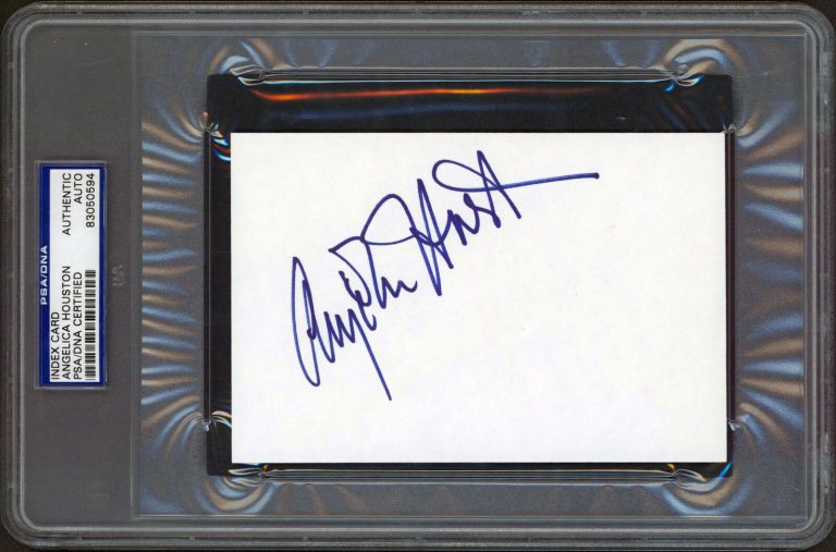 THE ADDAMS FAMILY ANJELICA HUSTON AUTHENTIC SIGNED 4×6 INDEX CARD BAS SLABBED COLLECTIBLE MEMORABILIA