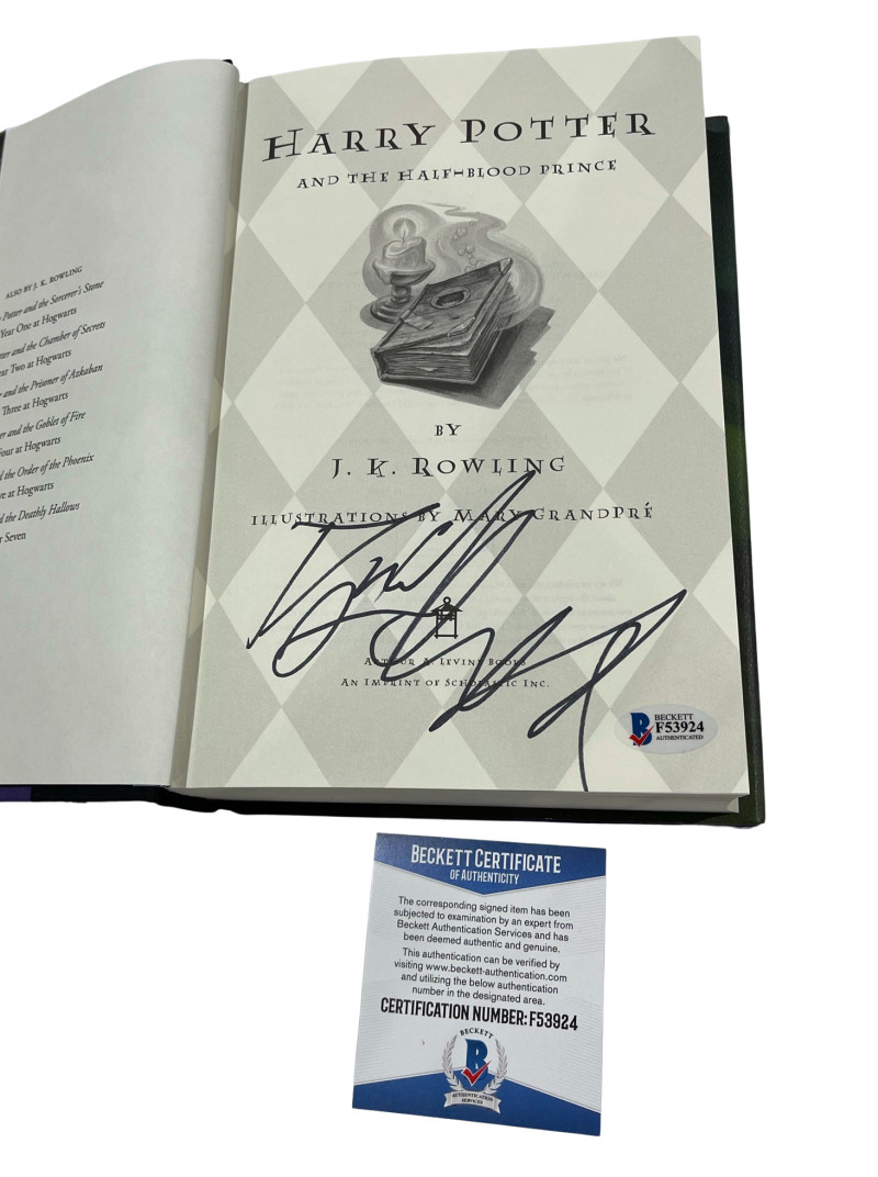 DANIEL RADCLIFFE SIGNED HARRY POTTER AND THE HALF-BLOOD PRINCE BOOK BECKETT M