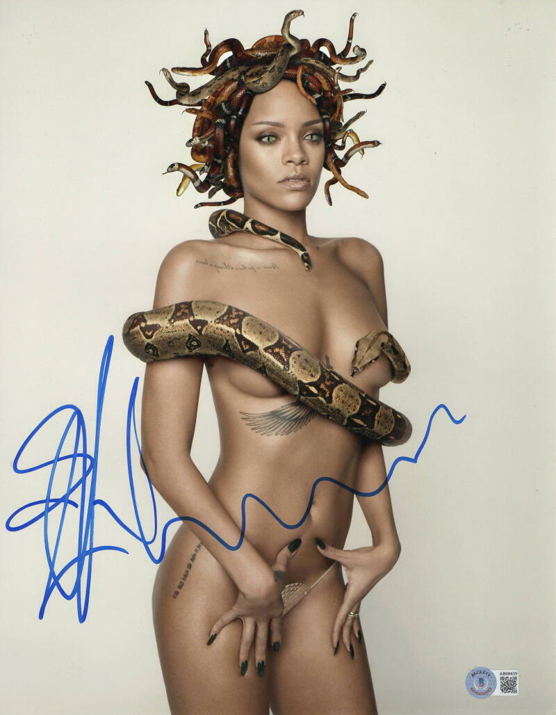 HOT SEXY RIHANNA SIGNED 11X14 PHOTO AUTHENTIC AUTOGRAPH BECKETT LOA A