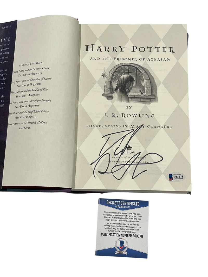 DANIEL RADCLIFFE SIGNED HARRY POTTER AND THE PRISONER OF AZKABAN BOOK BECKETT A