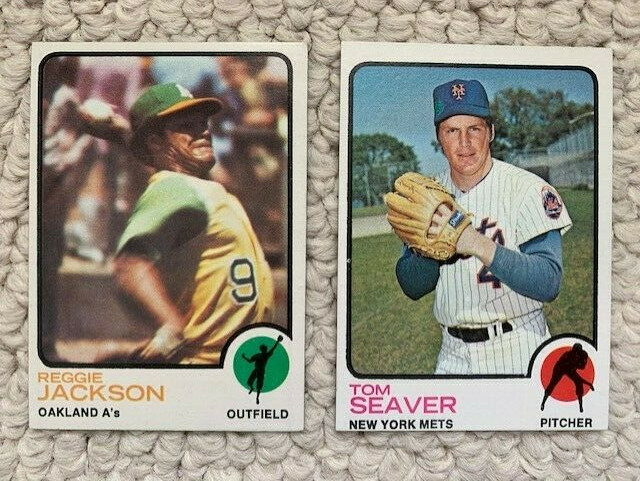 TOM SEAVER+REGGIE LOT OF 2 TOPPS BASEBALL CARDS FROM 1973 EX CONDITION COLLECTIBLE MEMORABILIA