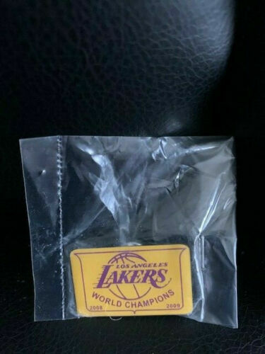 LOS ANGELES LAKERS 2008-2009 WORLD CHAMPIONS PIN KOBE IN ORIGINAL PLASTIC