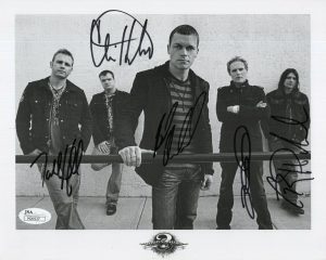3 DOORS DOWN HAND SIGNED 8×10 PHOTO SIGNED BY ALL 5 AWESOME+RARE JSA COLLECTIBLE MEMORABILIA