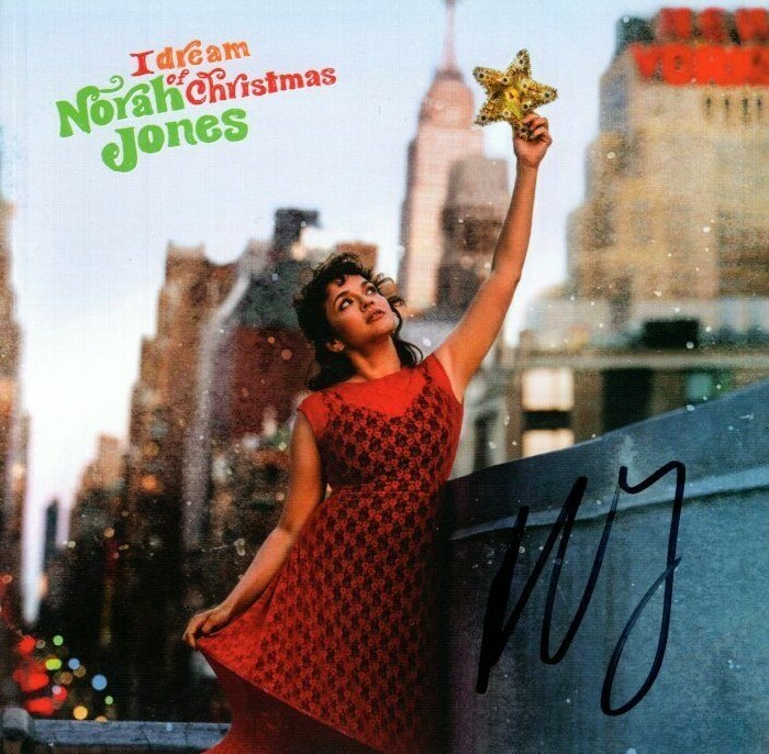 NORAH JONES signed I DREAM CHRISTMAS CD Insert